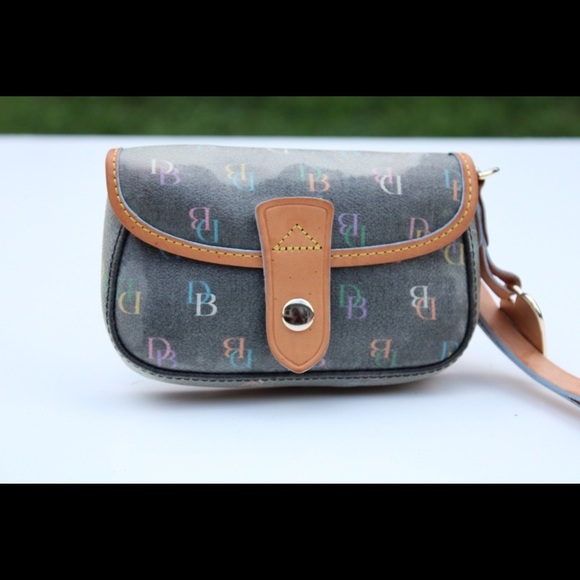 Dooney & Bourke logo wrislet - Picture 3 of 8